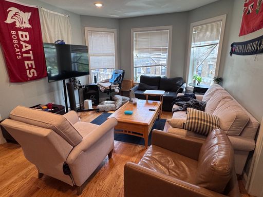 NO BROKER FEE! Recently updated 5 bed/2 bath with central air – photo 1