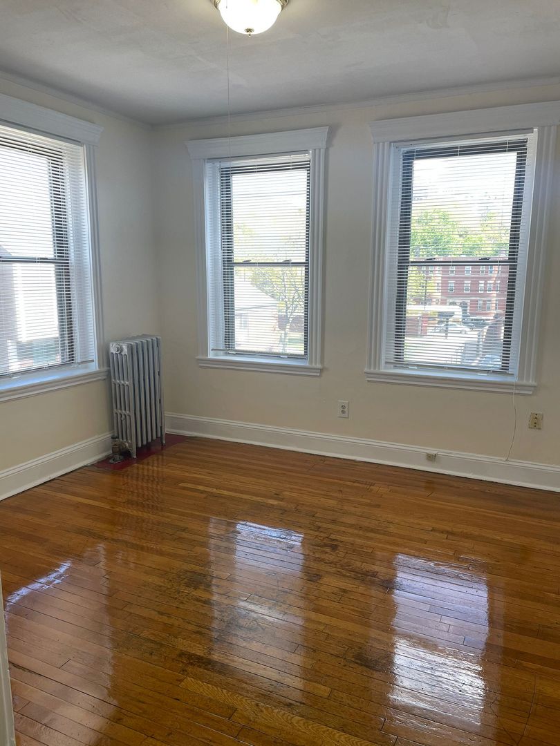 Boston Condo: 352 Riverway