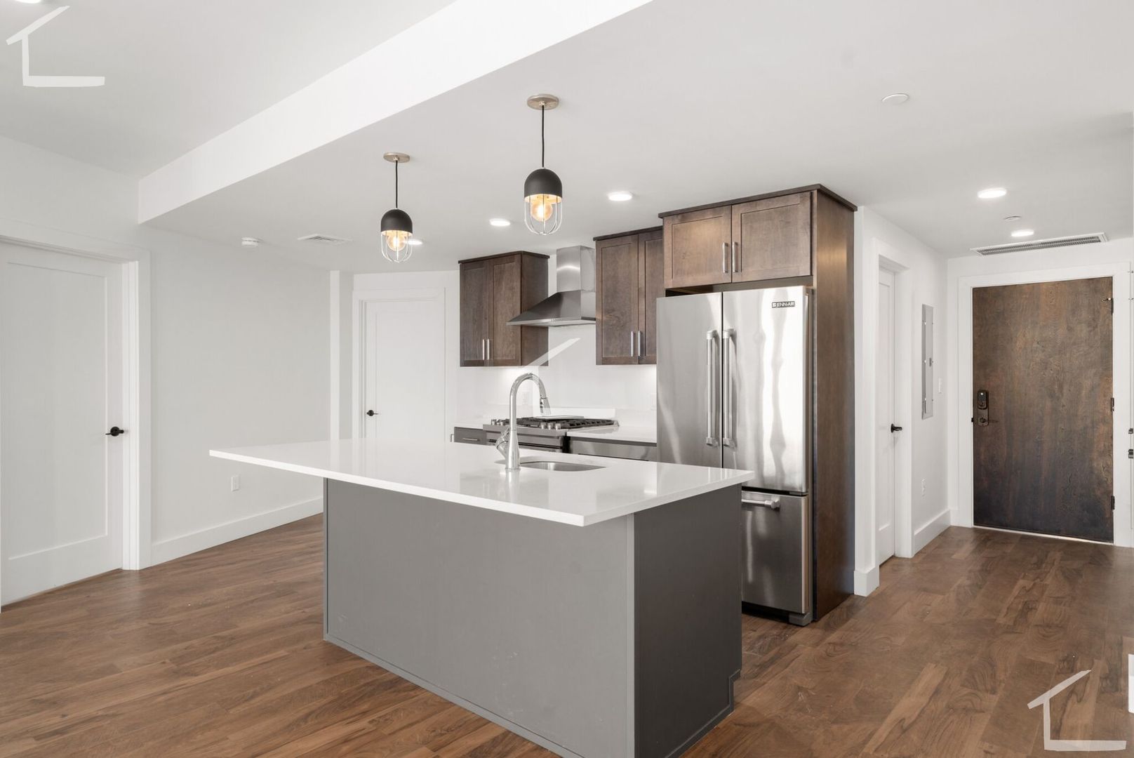 Boston Condo: 26 Hichborn St