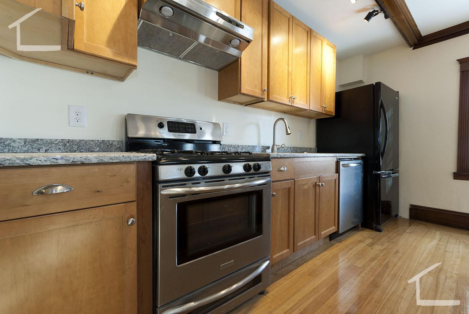 Boston Condo: 34A Bentley St