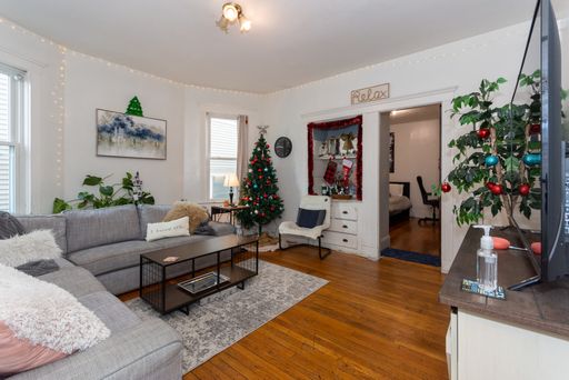 Stunning 4 bed 2 bath in Allston – photo 1