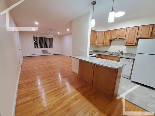 No Brokers Fee, Heat, Hot Water Included, Elevator, Laundry on a Site, Parking for Rent – photo 1