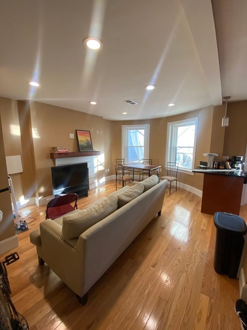 Brookline Condo: 32 Linden Street