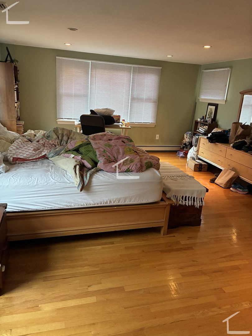 Newton House: 71 Fessenden st