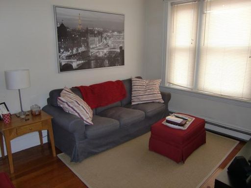 No Brokers Fee, No Security Deposit, Heat, Hot Water Included, Steps from the T Stop, Laundry on a Site, Parking for Rent – photo 1