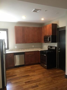 No Brokers Fee Unit in JP, In-Unit Washer and Dryer, Eat-in Kitchen – photo 1
