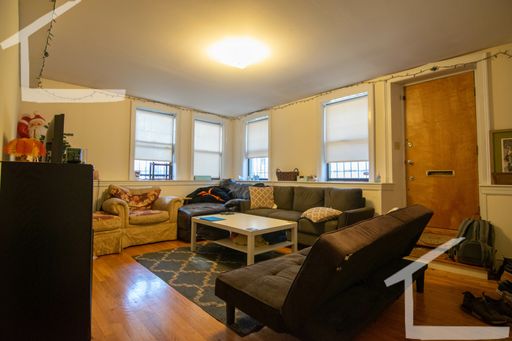No Brokers Fee, Heat, Hot Water Included, Garden Level Recently Renovated Unit, Laundry on a Site – photo 1