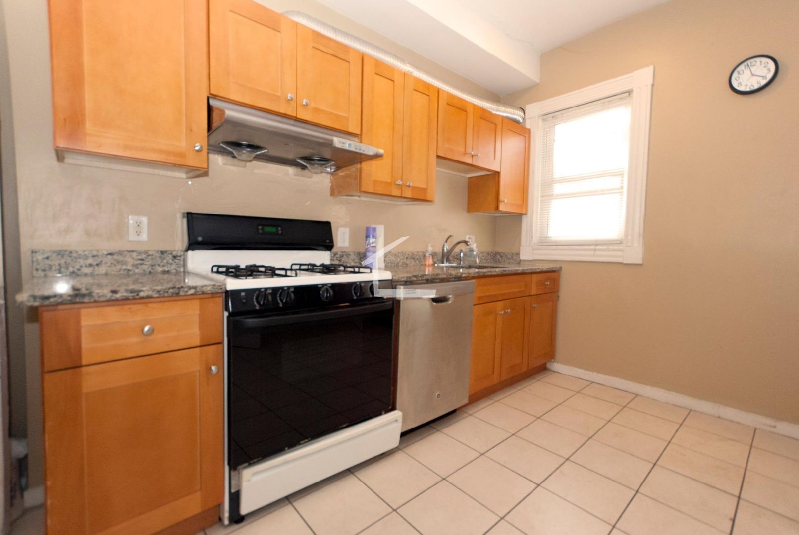 Boston House: 10 Hakell St