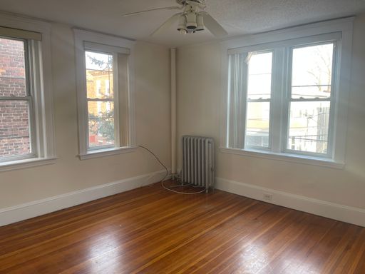 FREE MONTH & NO FEE Eat in kitchen, Porch, Close to bus and train,,Heat HW Inc – photo 1