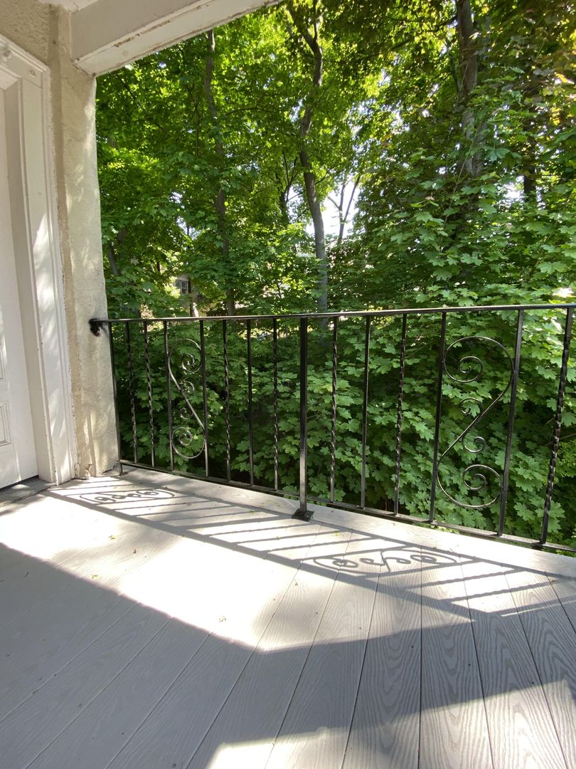 Brookline House: 303 Tappann St