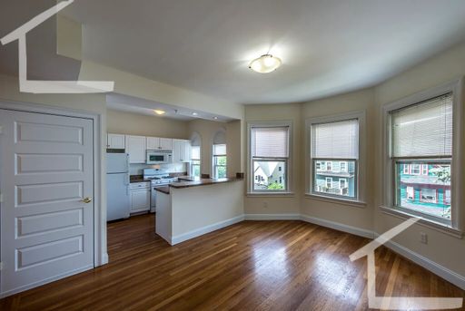 No Brokers Fee, Central Heat/AC, Convenient Location, Laundry on a Site