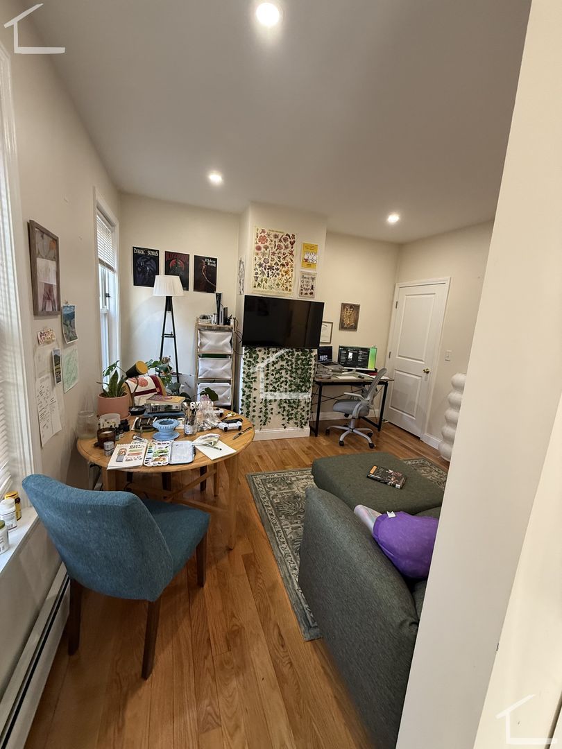 Brookline Condo: 43 Cameron St
