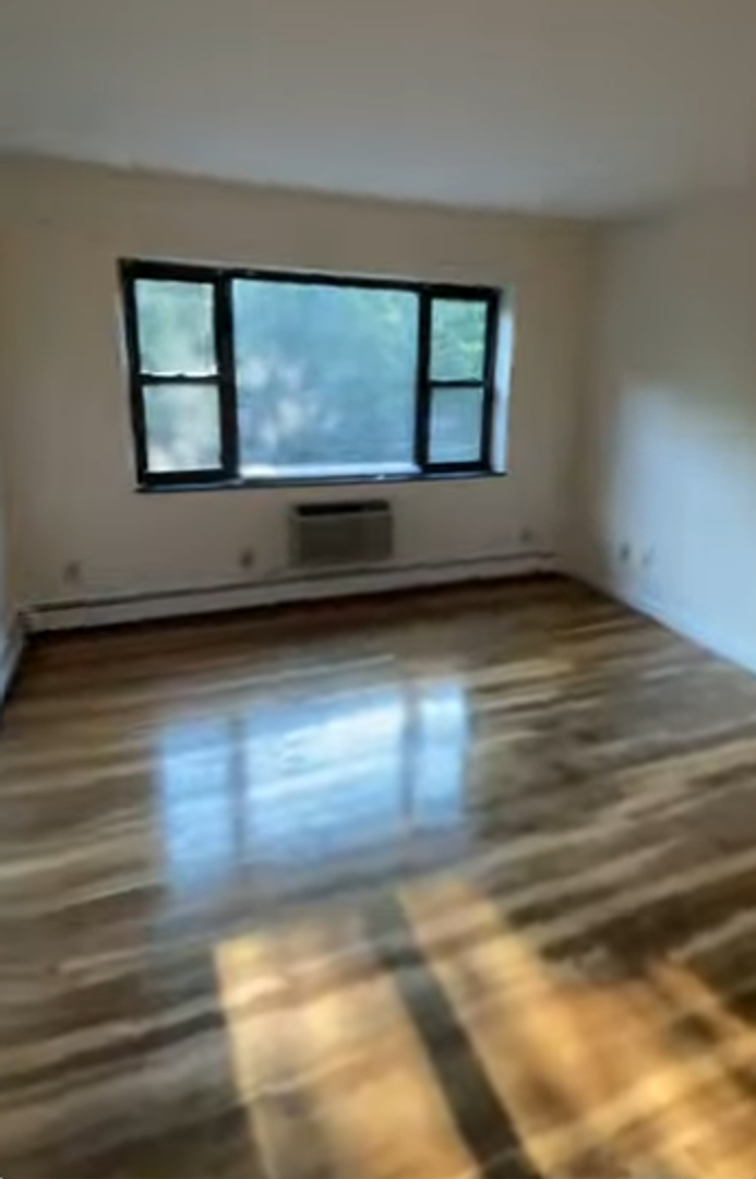 Newton House: 266 Grove St