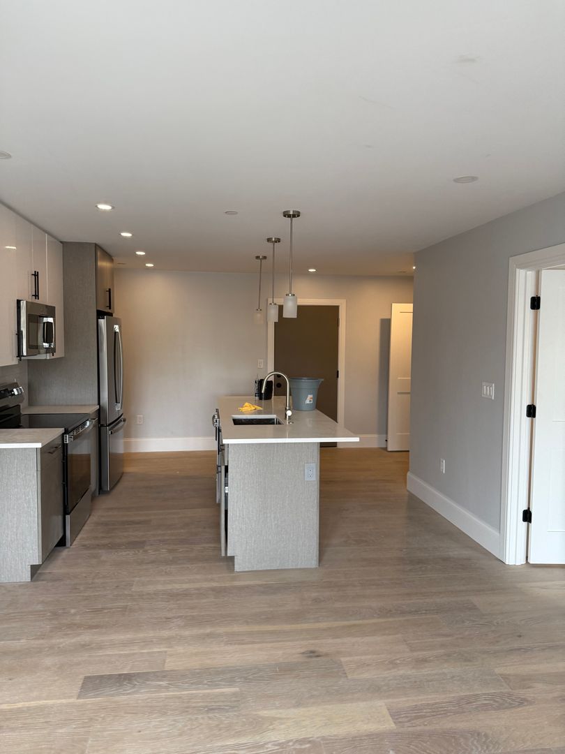 Boston Condo: 425 Market St