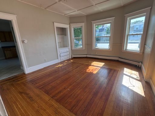 Great duplex Five bed, 2 bath, with porch – photo 1