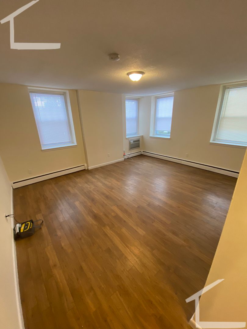 Boston Condo: 2016 Commonwealth Avenue