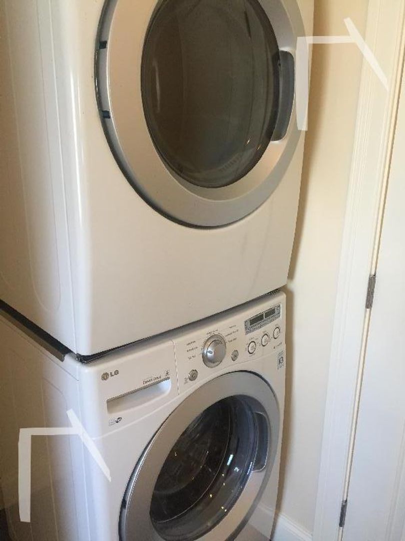 Newton Condo: 50 Carleton