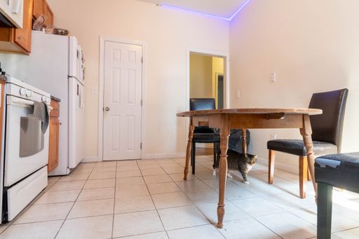 No Brokers Fee, Oak Sq Area, Laundry on a Site, Eat-in Kitchen, Big Bedrooms – photo 1