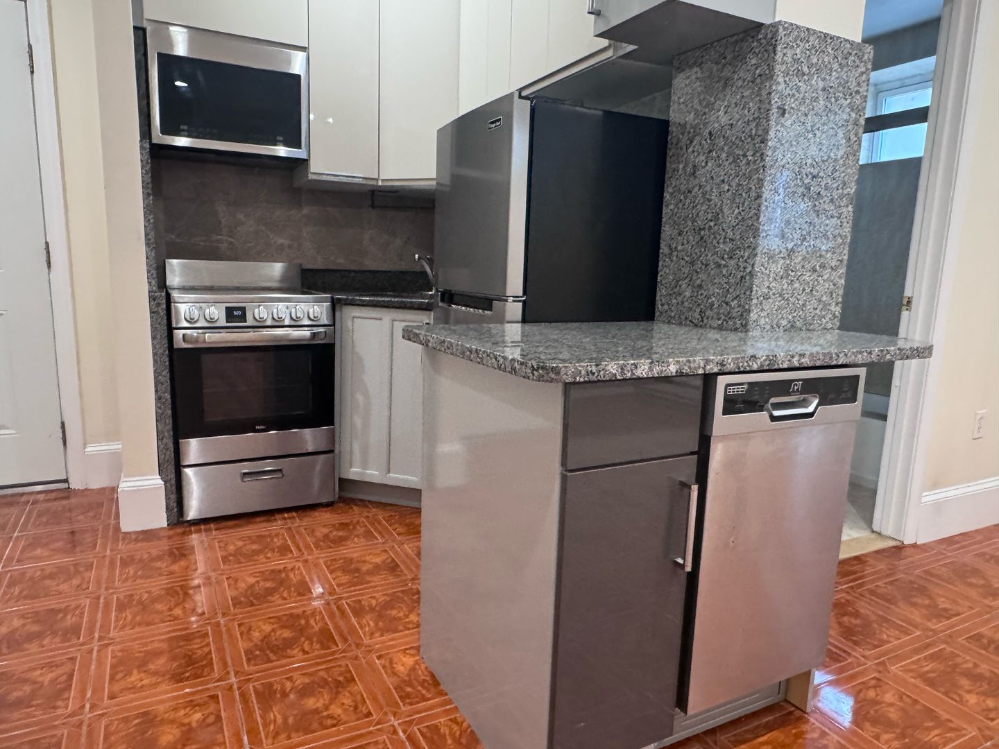 Brookline Condo: 77 Babcock St