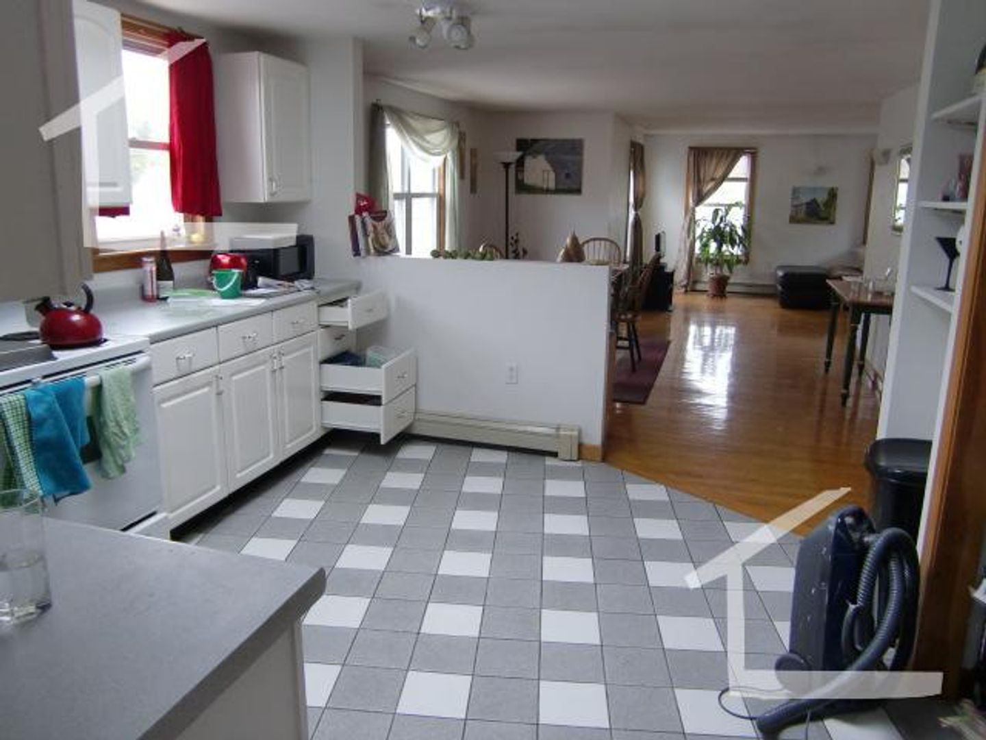 Boston House: 76 Brooks St