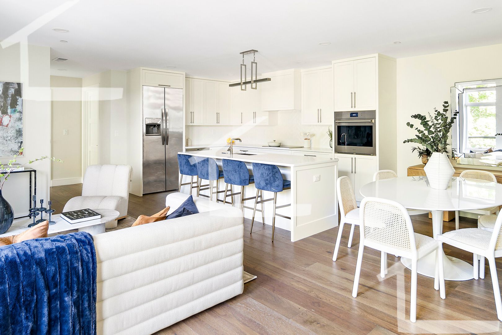 Newton Condo: 21 Kinmonth St