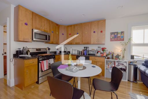3 Bed. 3 Full Bathrooms. In-Unit Washer and Dryer, Central AC, Pets Friendly, Parking for Rent – photo 1