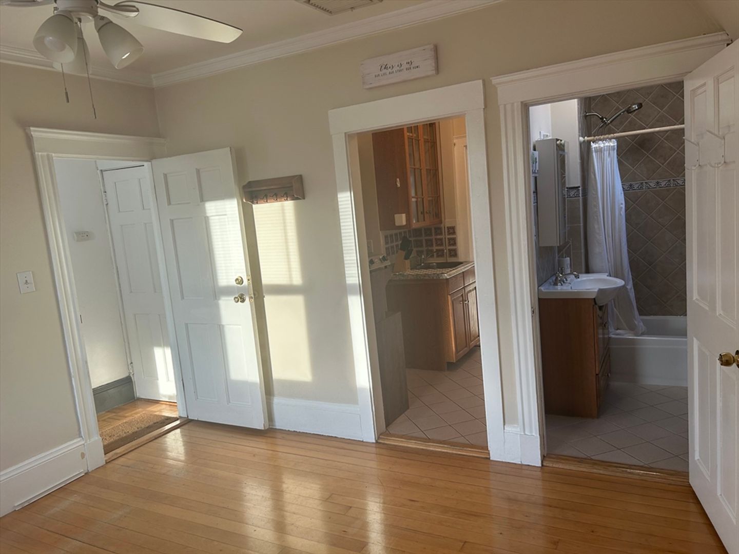 Boston House: 160 Washington St