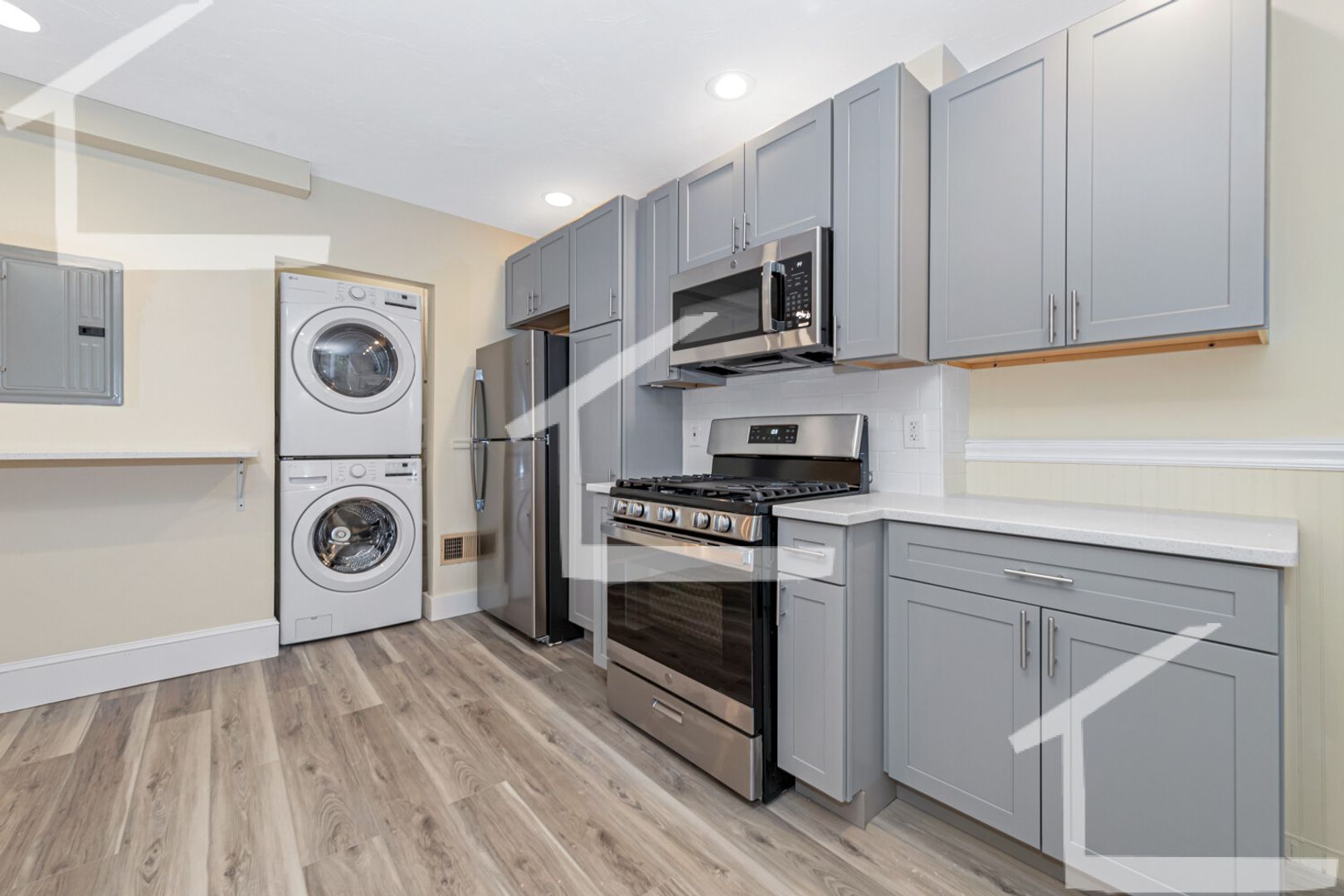 Boston Townhome: 44 Brackett St
