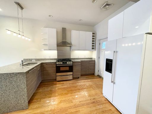 South Boston 5 Bed – Washer/Dryer in Unit – No Fee – 9/1