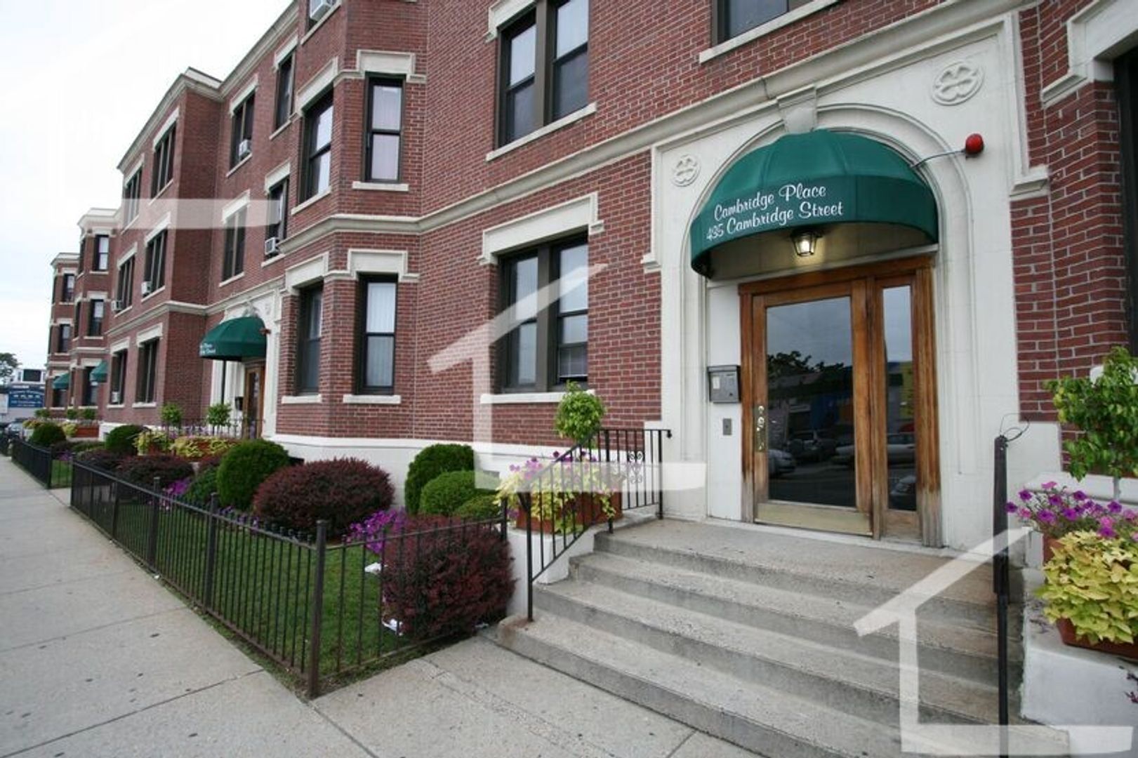 Boston House: 441 Cambridge St