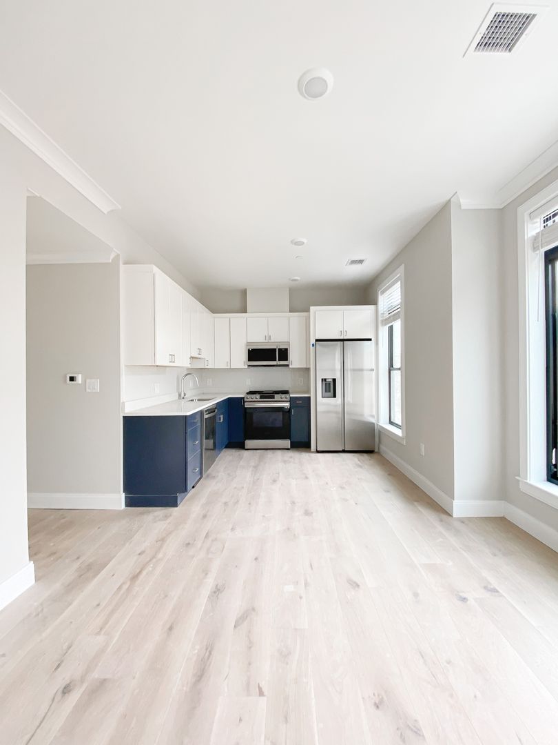 Boston Condo: 157 Everett St.