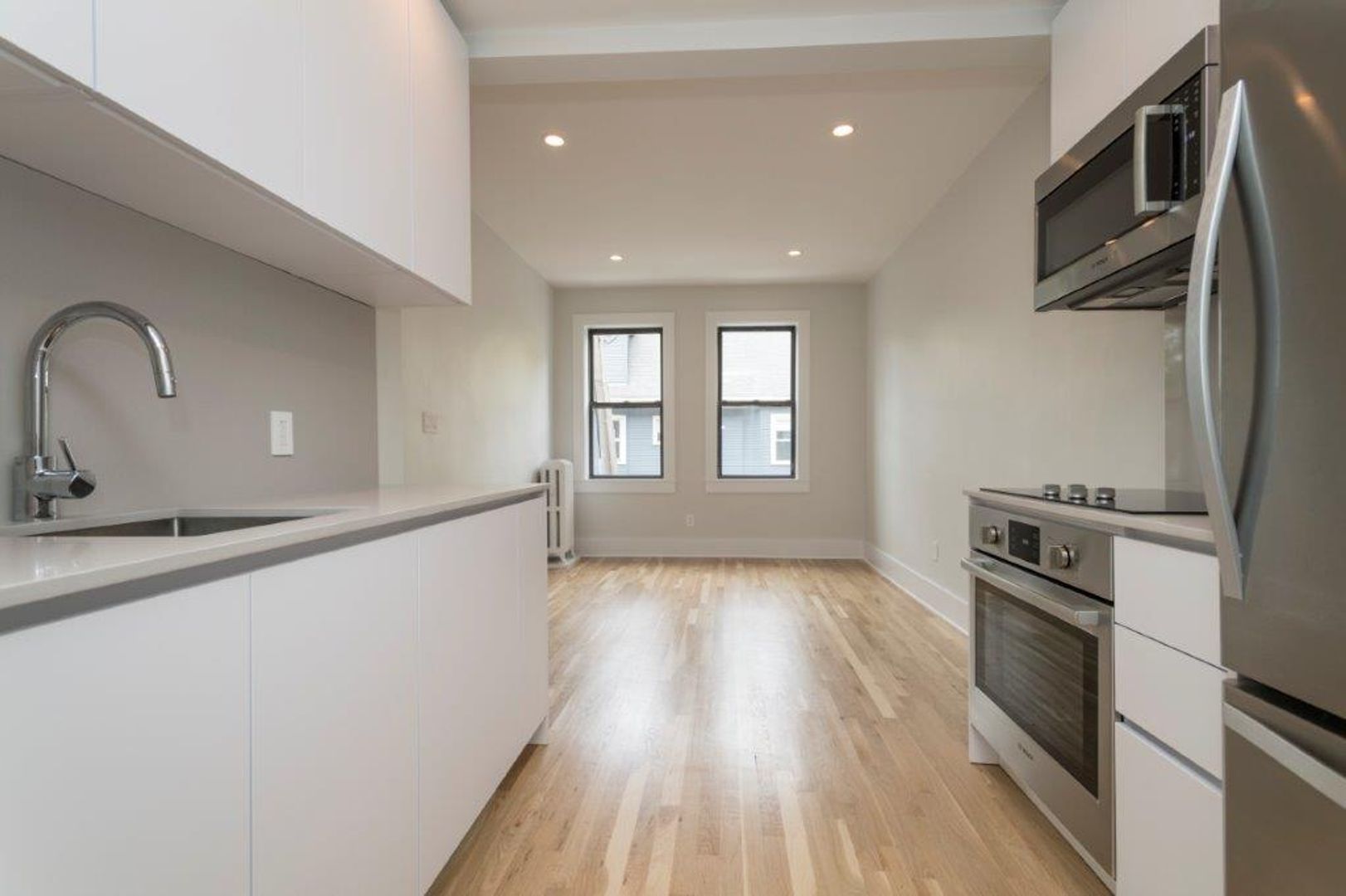 Brighton House: 6-4 Elko St