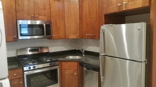 Nicely updated ground level 1 bed with in-unit laundry near the Green Line. – photo 1