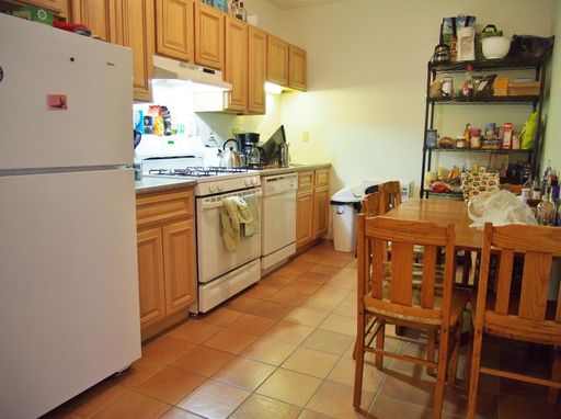 BRIGHTON 4 BED/2 BATH AVAILABLE 9/1 ~ HT/HW INCLUDED, GREEN LINE ACCESS – photo 1