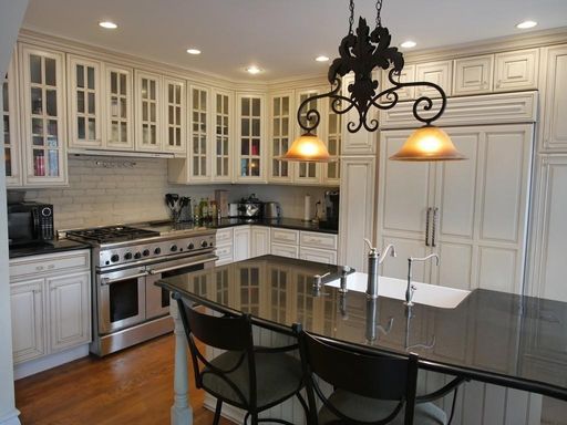 Renovated 5 Bed / 3.5 Bath in South End – 1,836 Sq Ft – W/D in Unit – 9/1