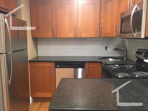 Large Fully Renovated Unit at Kenmore Sq. Walk to BU Campus, Heat /Hot Water Included, Laundry on a Site, Parking for Rent – photo 1
