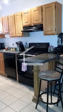 Renovated 3 bed. 1.5 bathroom on Cleveland Circle. Parking for Rent. Laundry is in the Building. – photo 1