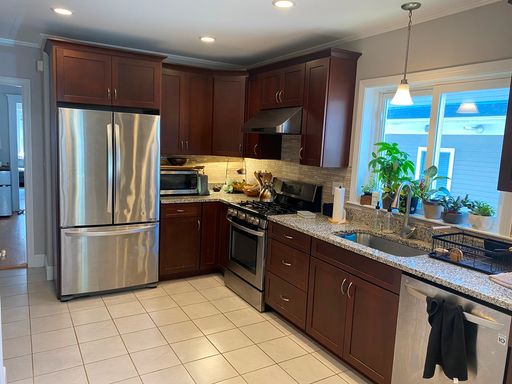WOW!!!! NO FEE!! GORGEOUS 4 BED/2 BATH APARTMENT IN BRIGHTON'S OAK SQUARE AVAIL 9/1 – photo 1