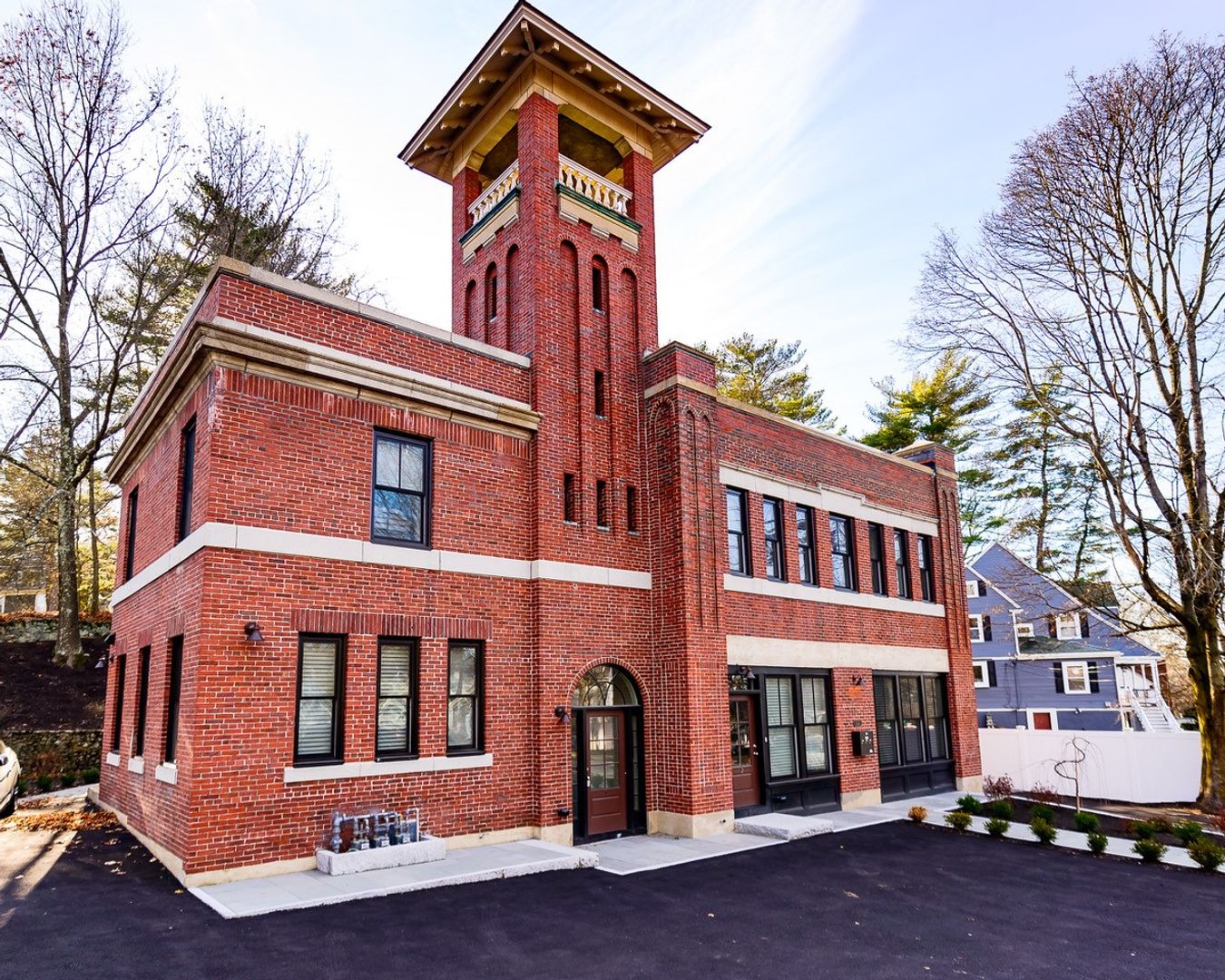 Newton Townhome: 2044 Beacon Street