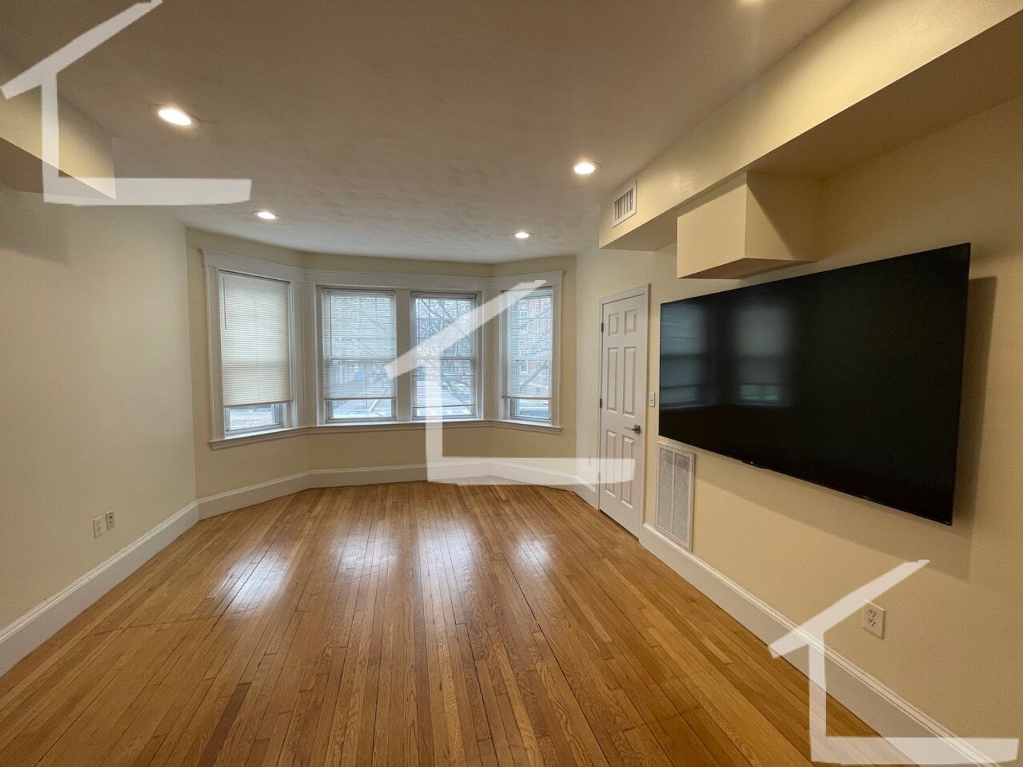 Brookline Condo: 71 Babcock St.