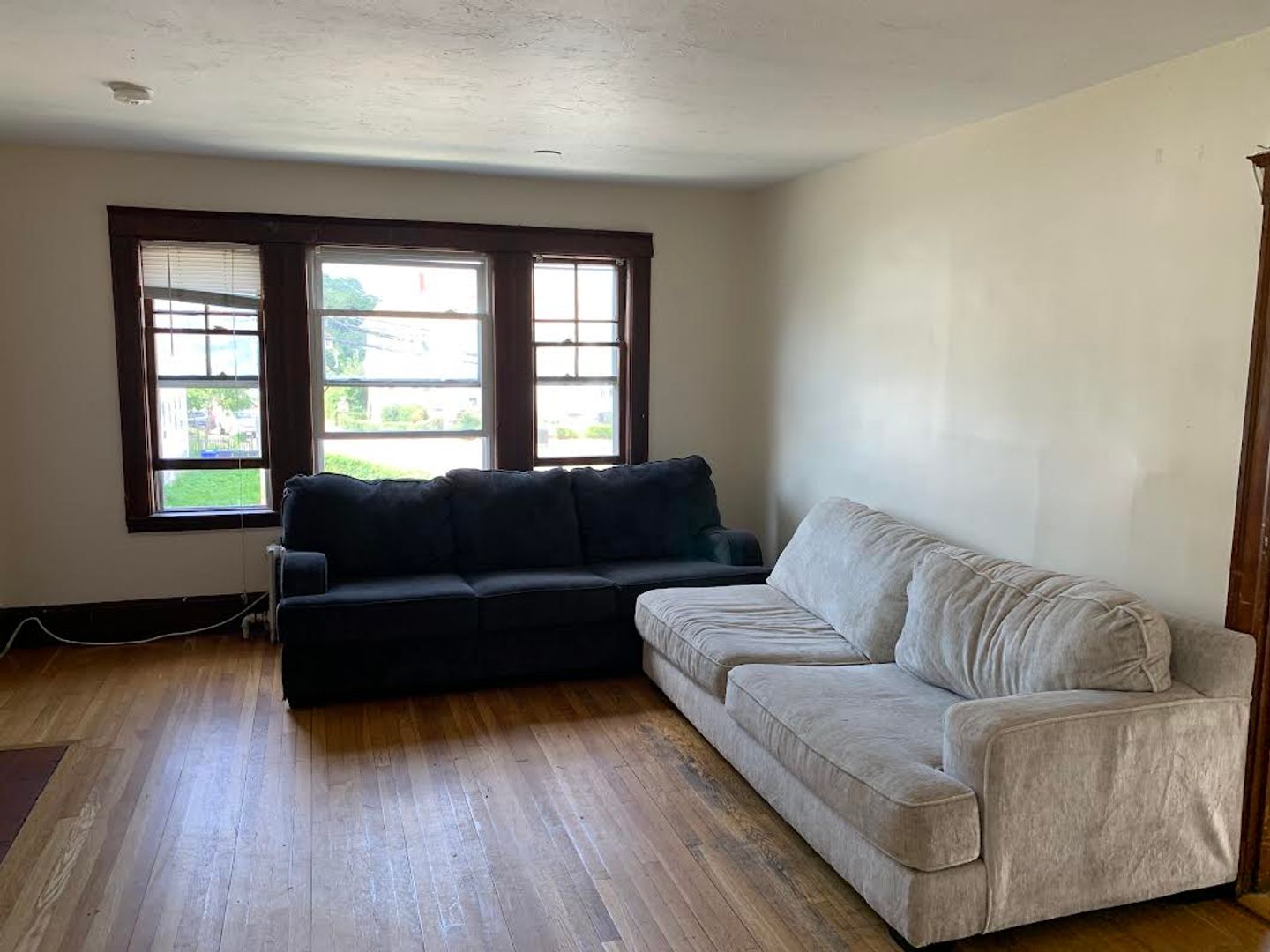 Boston House: 264B Foster St