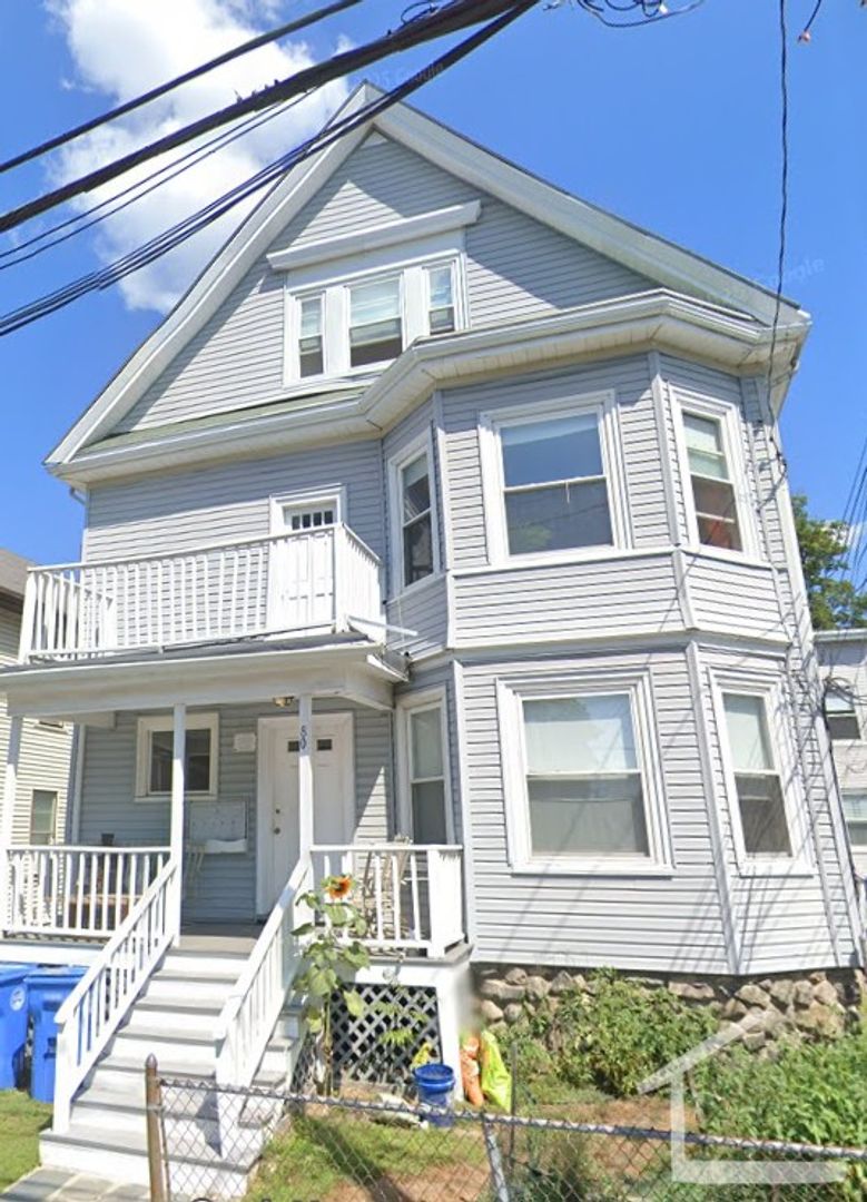 Waltham House: 80 Robbins St