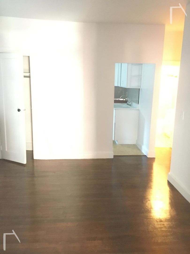 Boston House: 28 Grove St.