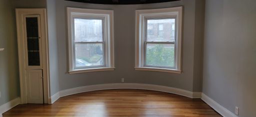 Convenient Brighton Location, Steps from the T Stop, Central Heat/AC, Laundry is on a Site – photo 1