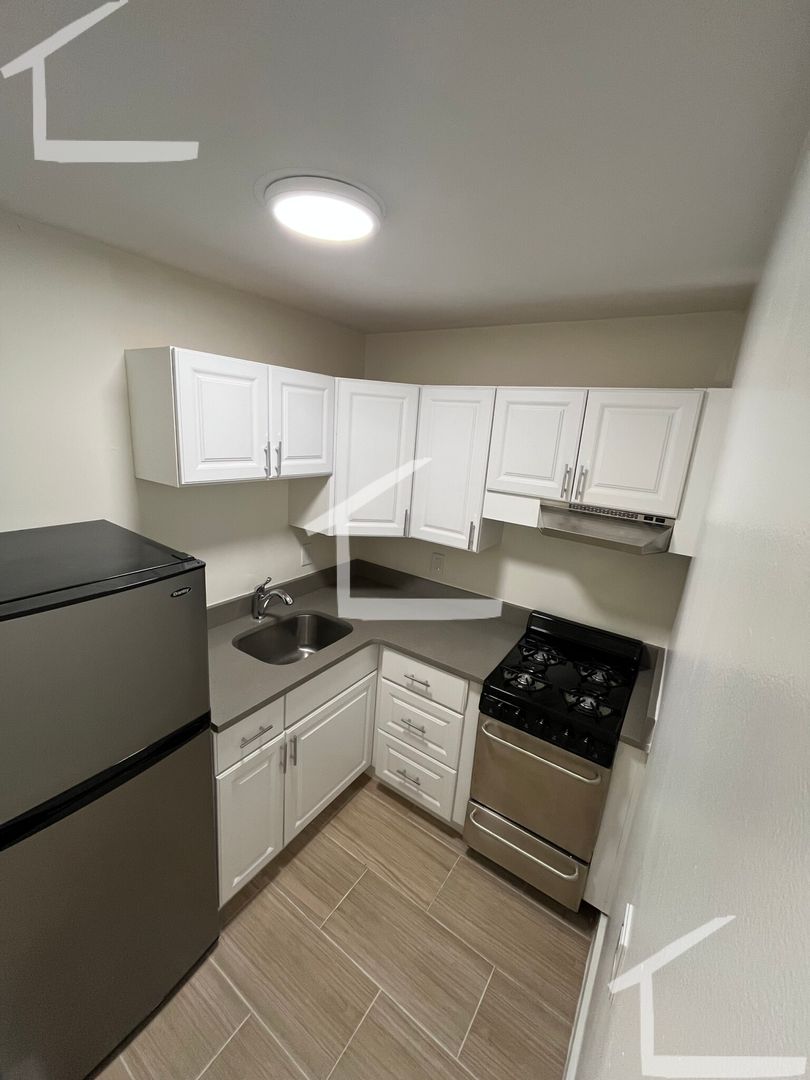 Boston House: 542 Massachusetts Ave