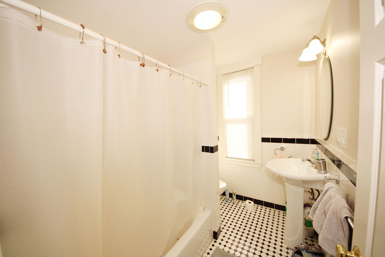 Waltham Condo: 60 bedford