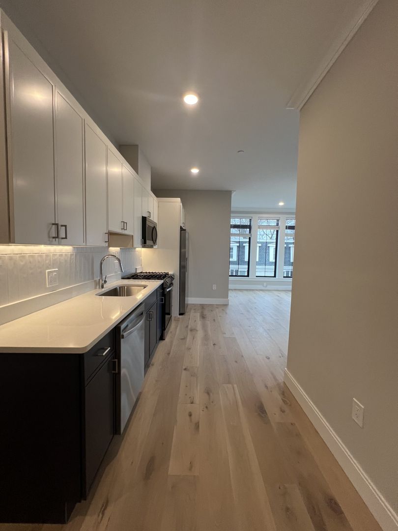 Boston Condo: 157 Everett Street