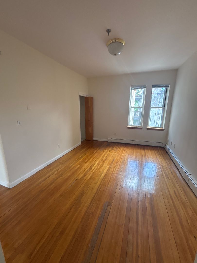 Boston House: 206 Chestnut Hill Ave