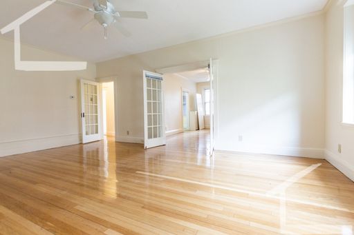 One Month Rent Free, No Brokers Fee, No Security Deposit, Coolidge Corner Area of Brookline. Large Apartment, Heat, Hot Water Included, Laundry on a Site – photo 1