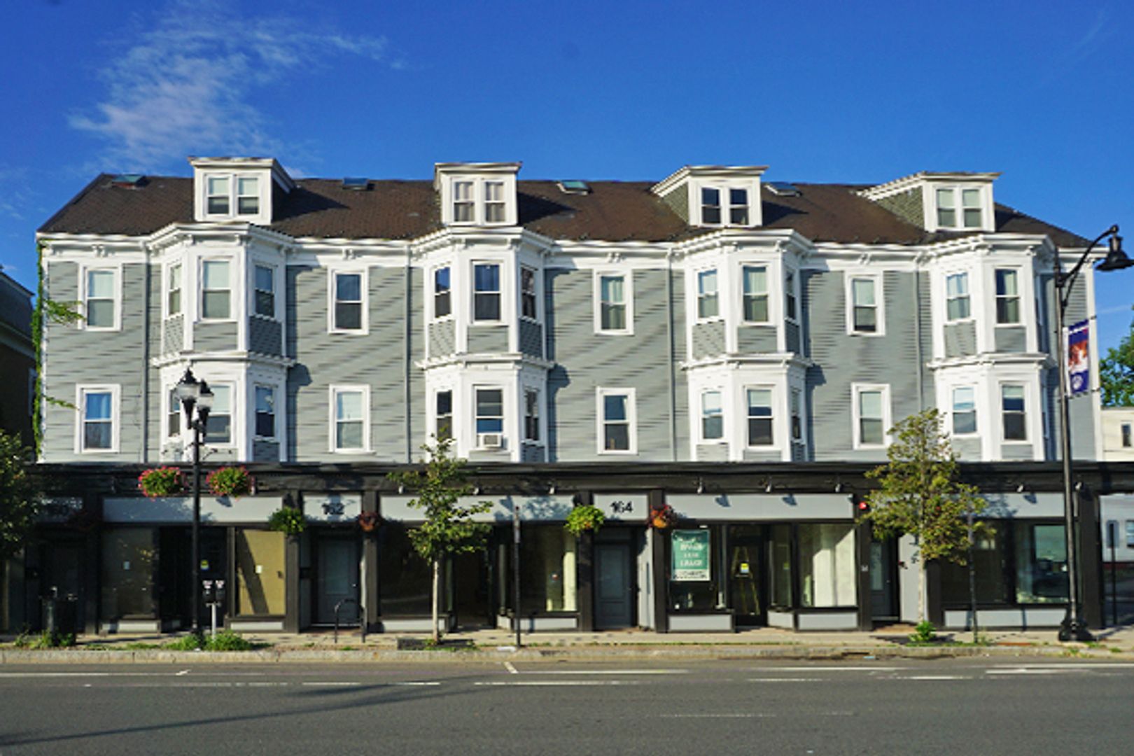 Somerville House: 164 Broodway
